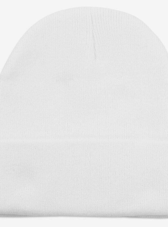 White Beanie – Clean Minimalist Look